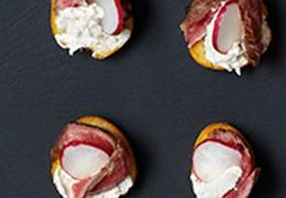 Rare beef and radish crostini