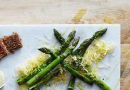 Grilled asparagus with Aged Havarti
