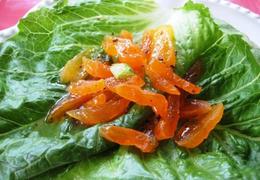 Lettuce With Apricot Salad and Honey-Raspberry Dressing