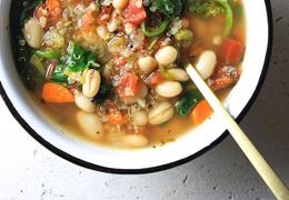KALE, QUINOA & WHITE BEAN SOUP