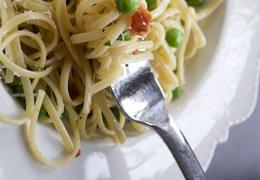 Ten Minute Buttery Spaghetti with Peas & Bacon