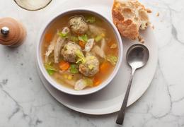 Суп с фрикадельками из индейки: рецепт - Лайфхакер