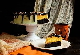 Brownie Bottom Pumpkin Cheesecake With Chocolate Fudge Sauce