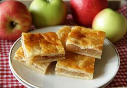 Topfen Apple Squares