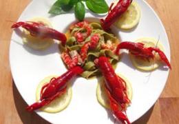 Spinach Tagliatelle with Crayfish in Garlic-Chili Butter