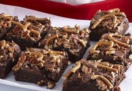 Brownies with Dulce de Leche, Pecans and Pretzels