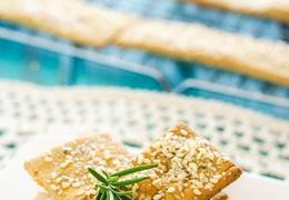 Quinoa Chickpea Crackers