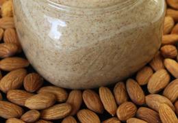 Homemade Raw Almond Butter