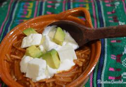 Recetas Latinoamericanas Con Ajo, Caldo De Pollo, Aguacate & Queso Fresco