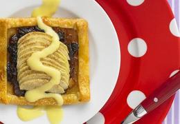 Spiced apple and fruit mince tarts
